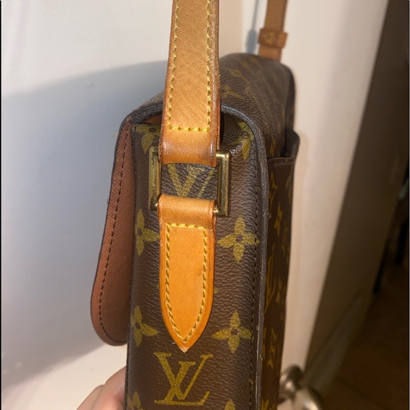 ❌SOLD❌Authentic Louis Vuitton Saint Cloud GM - Picture 4 of 16